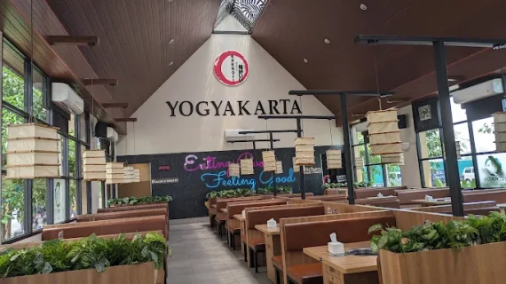 “Kerja Keras, Makan Enak!”: Cara Nurasouvenir Merayakan Target 3 Bulanan
